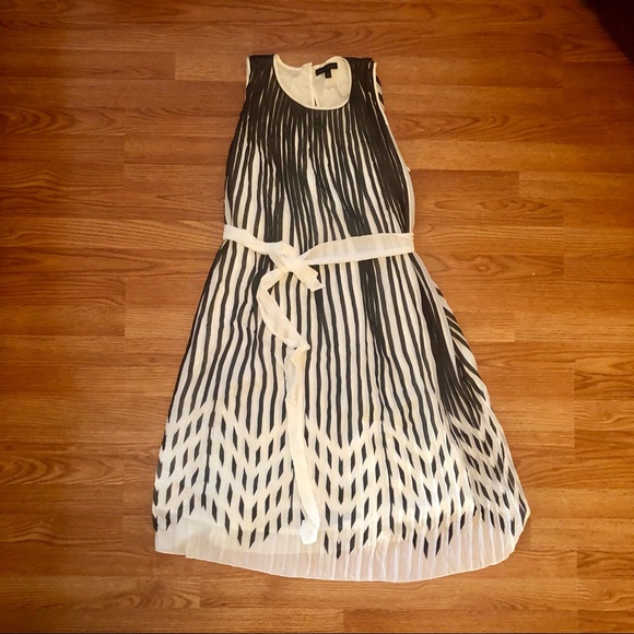 Banana Republic Dresses & Skirts - Pleated black-and-white Zig Zag Dress | Size 16
